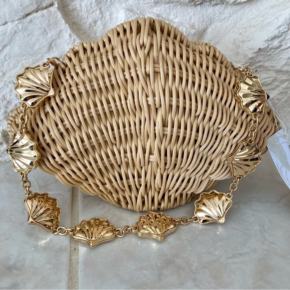NWT Tommy Bahama seashell shaped woven rattan clam shaped clutch/handbag. - Picture 4 of 16